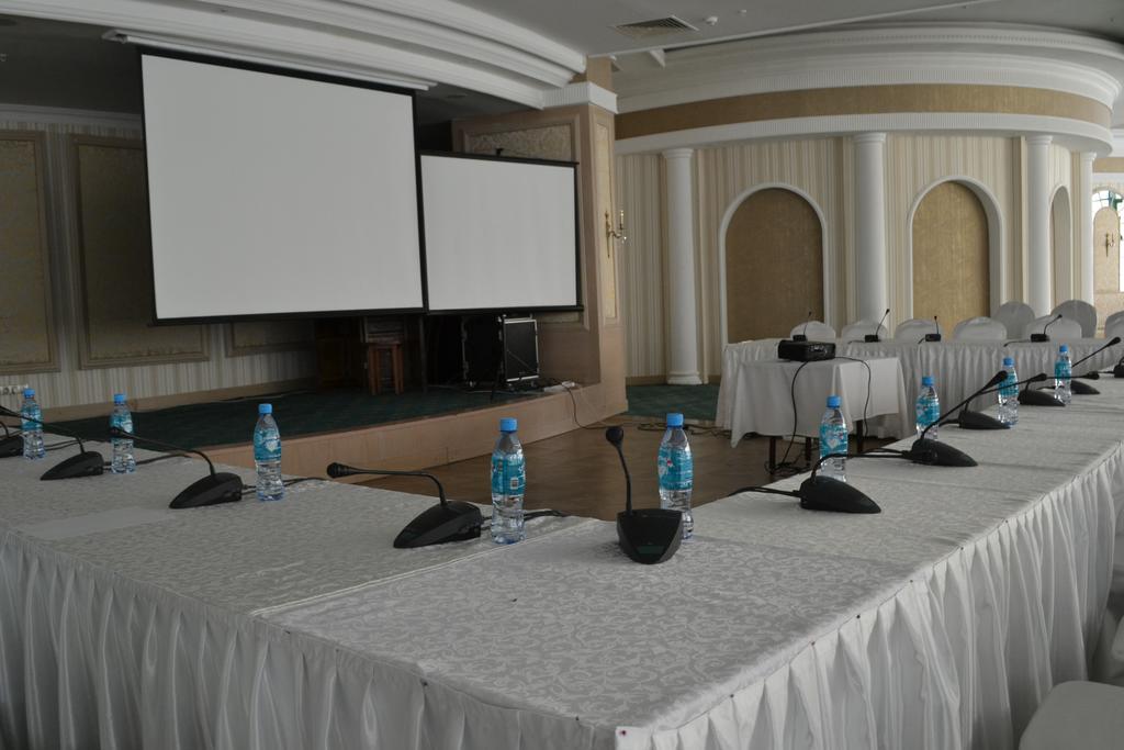 Diplomat Hotel By Ag Hotels Group Asztana Kültér fotó